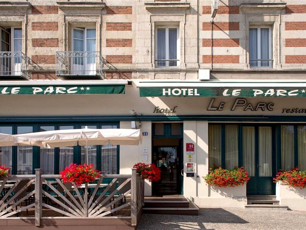 Hotel Restaurant Le Parc Мулен Экстерьер фото