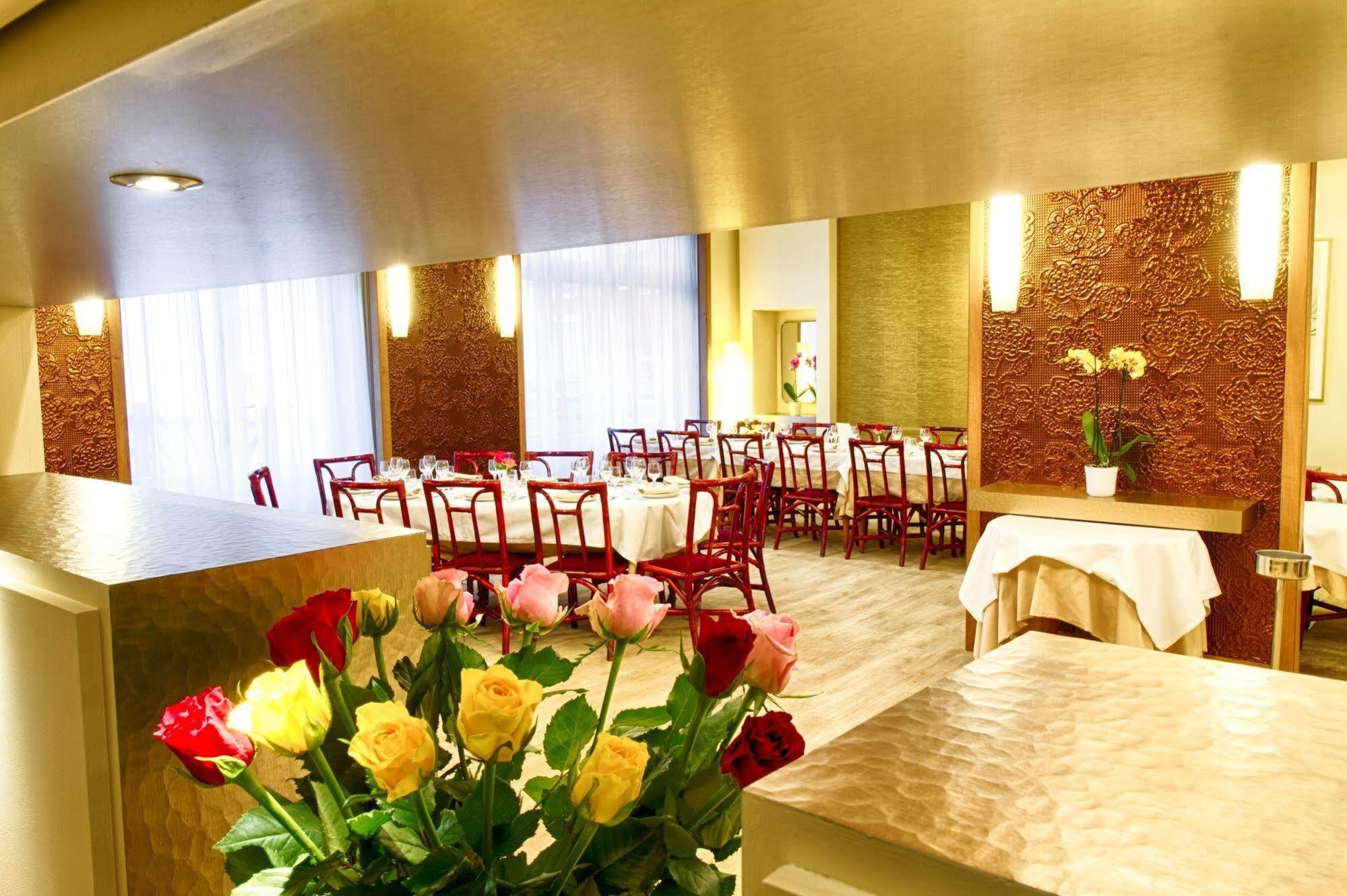 Hotel Restaurant Le Parc Мулен Экстерьер фото